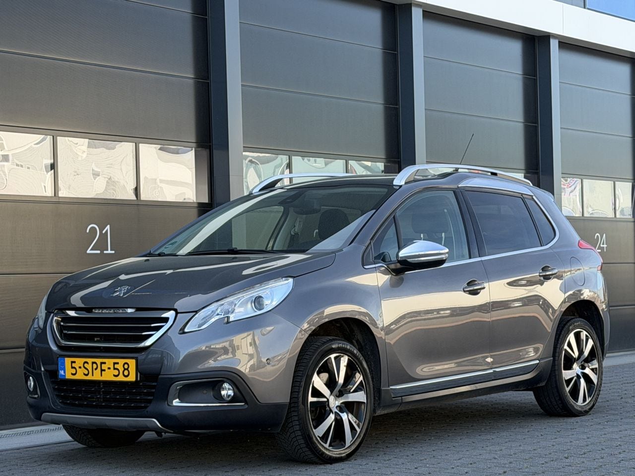 Peugeot 2008 - 1.6 e-HDi Blue Lease Executive 1.6 e-HDi Blue Lease Executive - AutoWereld.nl