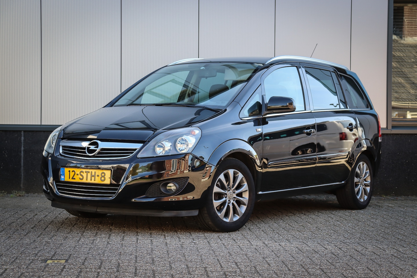 Opel Zafira - 1.8 111 years Edition - AutoWereld.nl