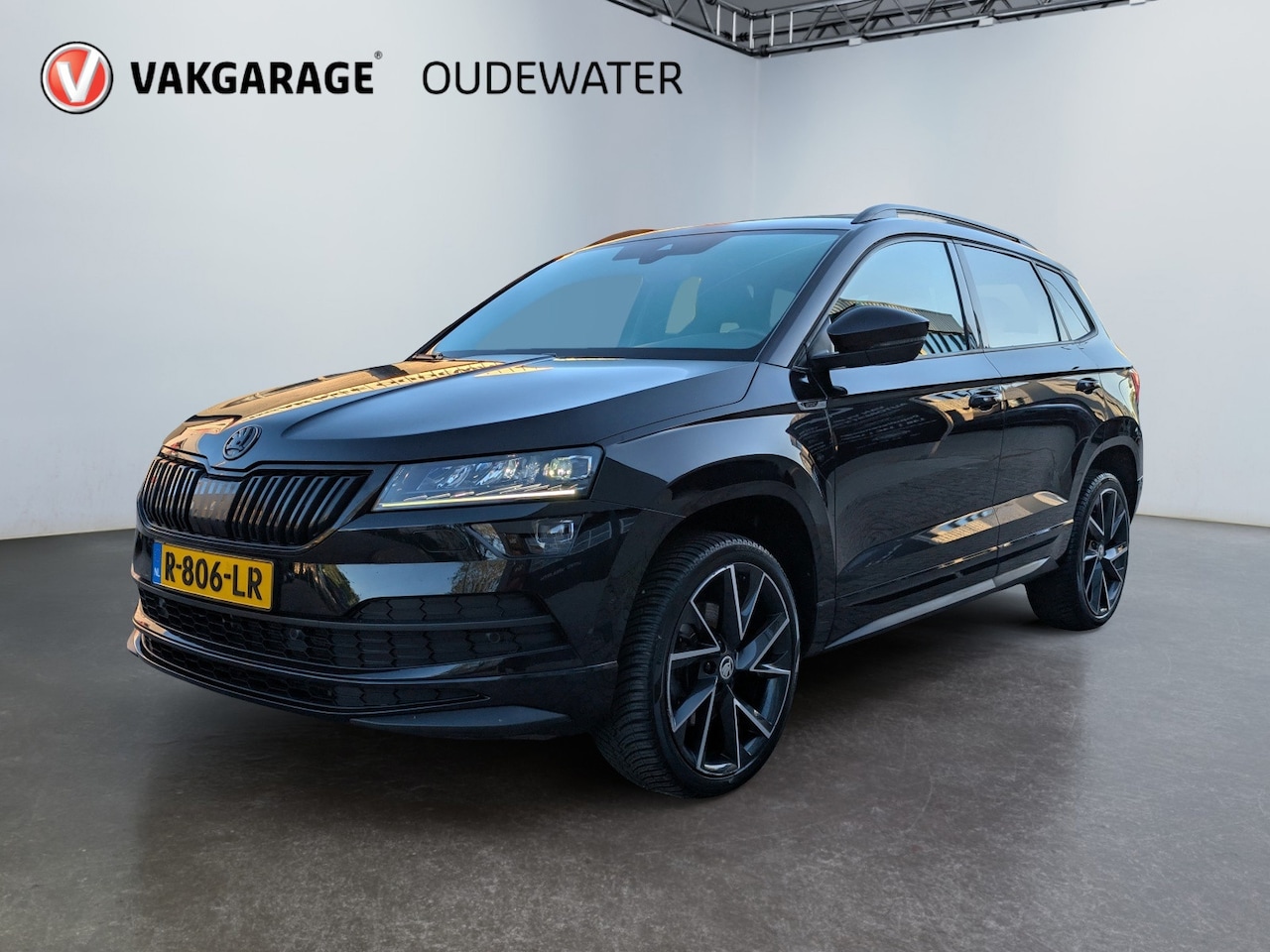 Skoda Karoq - 1.5 TSI ACT Sportline Business + Pano + trekhaak - AutoWereld.nl