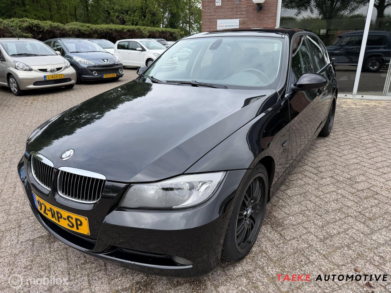 BMW 3-serie - 320i Dynamic Executive EXPORT/HANDEL/LEES TEKST - AutoWereld.nl