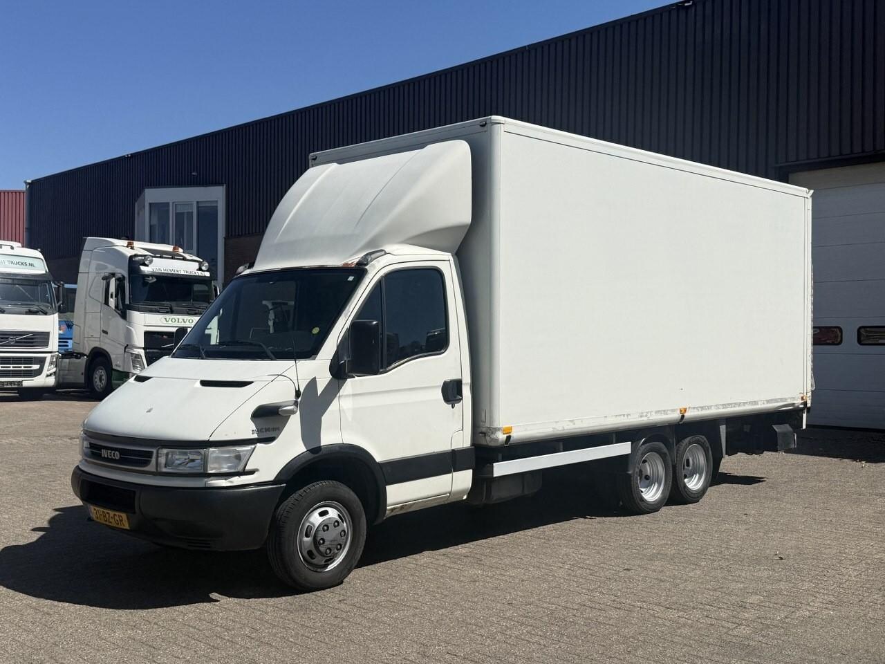 Iveco Daily - 35C14 / BE-Combi / Clickstar / Veldhuizen / Laadklep - LBW / Manual / NL - AutoWereld.nl
