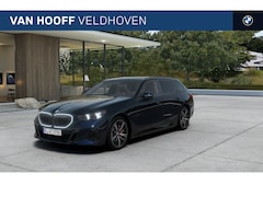 BMW 5-serie Touring - 550e xDrive M Sport Automaat / Panoramadak / Adaptief M Onderstel Professional / Bowers &