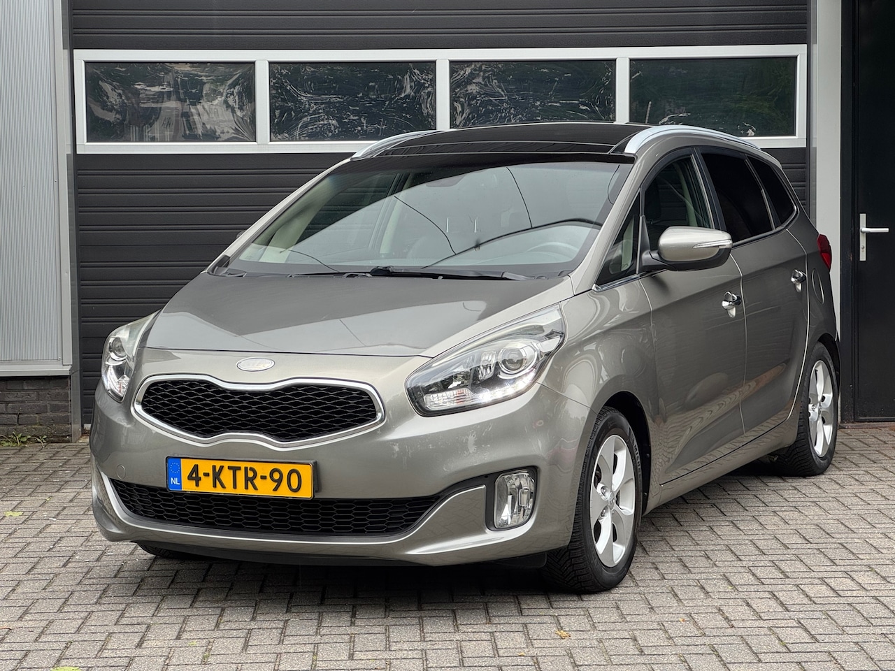 Kia Carens - 2.0 GDi Super Pack 7P Pano, Navi, Camera, Cruise, NAP - AutoWereld.nl