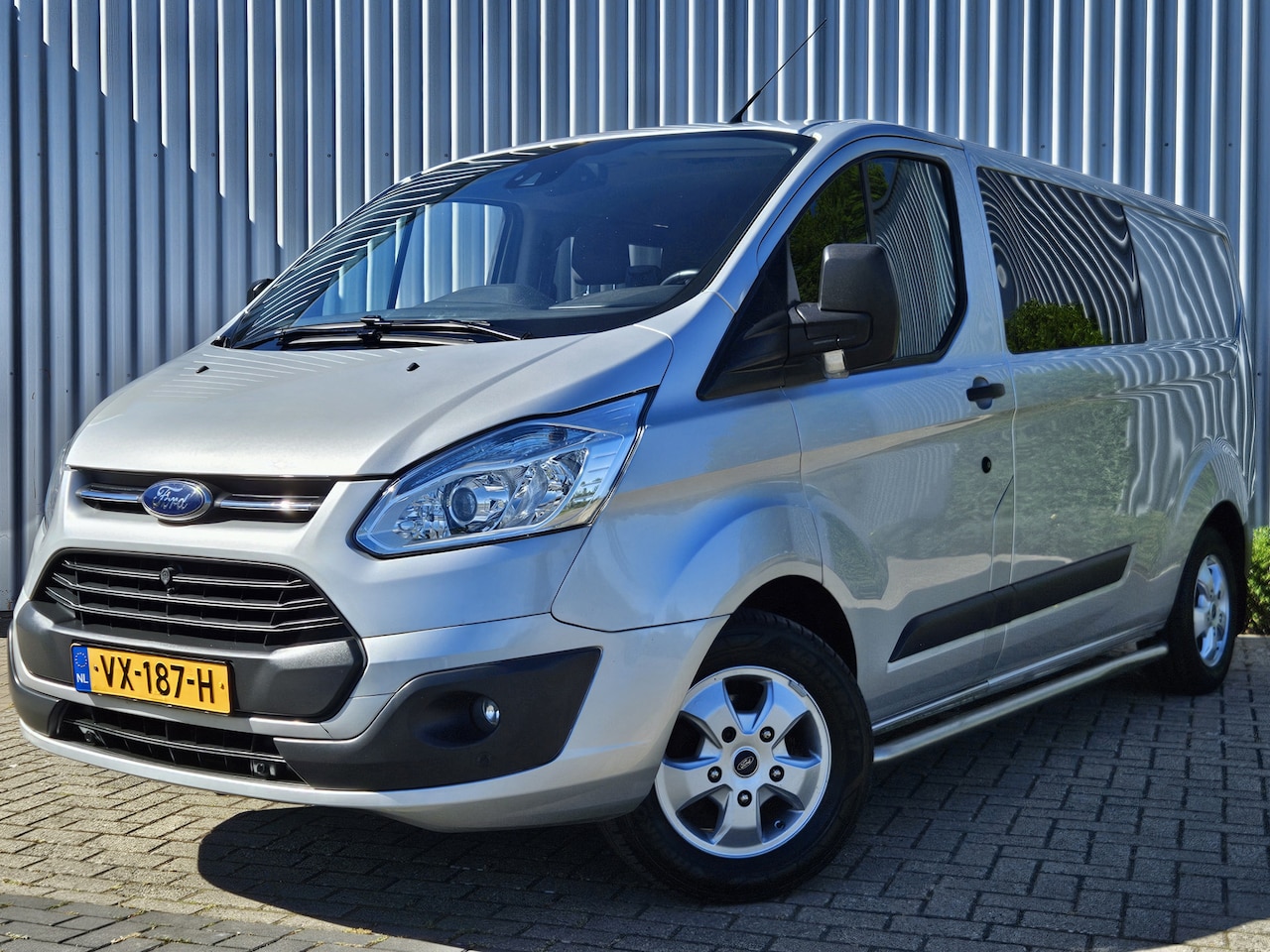 Ford Transit Custom - 290 2.2 TDCI L2H1 Dubbele Cabine / Camera! - AutoWereld.nl