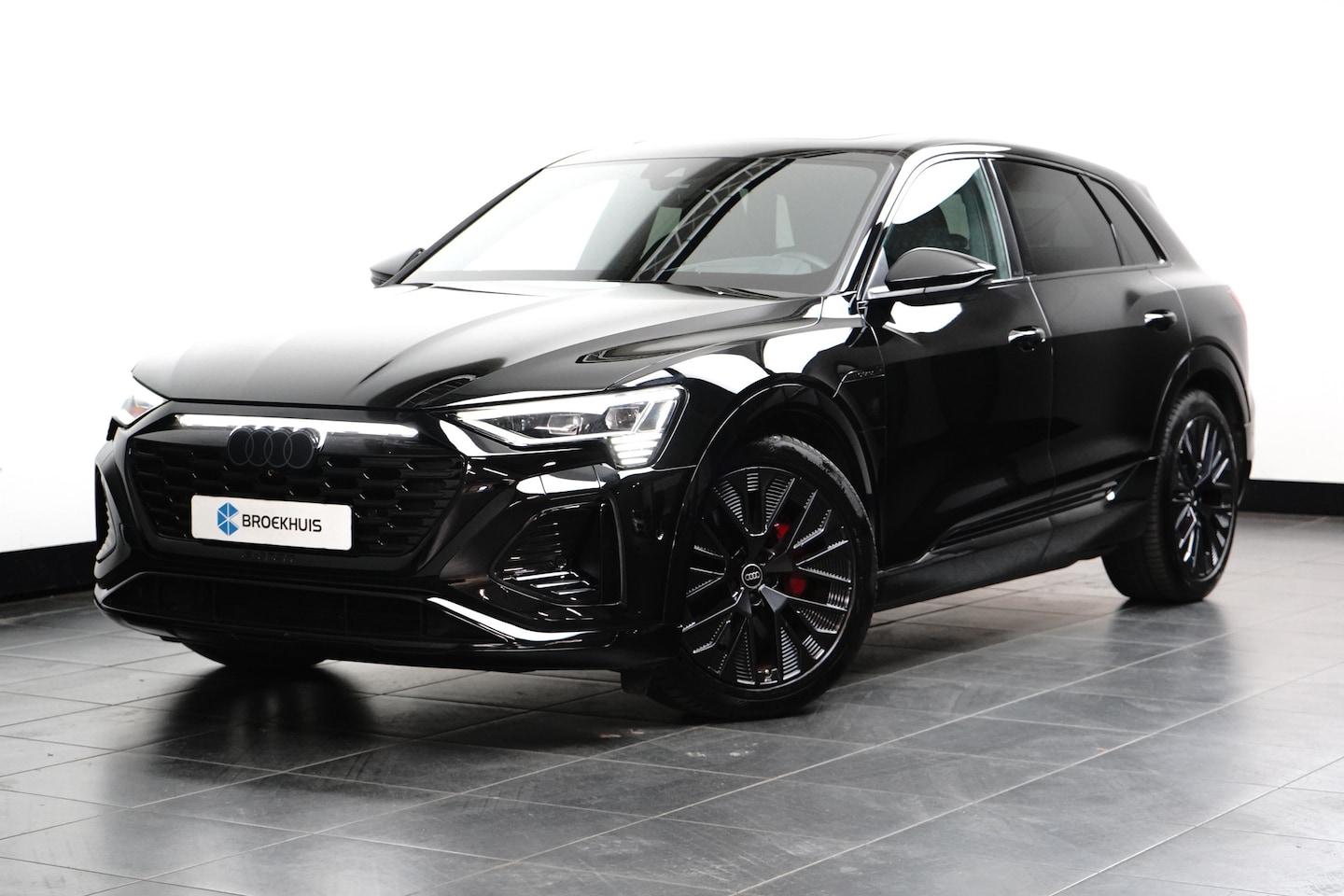 Audi Q8 e-tron - 55 quattro S Edition Competition 115 kWh 408PK | Panorama Dak | B&O | Luxe Ledere Bekledin - AutoWereld.nl