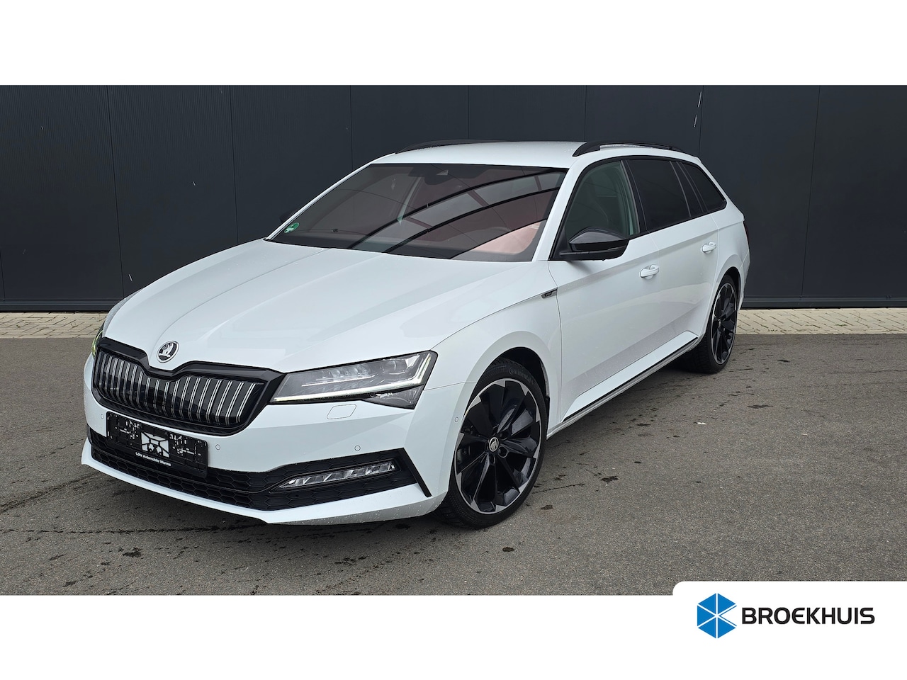 Skoda Superb Combi - 1.4 TSI iV 218pk Sportline Business | Trekhaak | Stoelen Elektrisch | 19" | Adaptive Cruis - AutoWereld.nl
