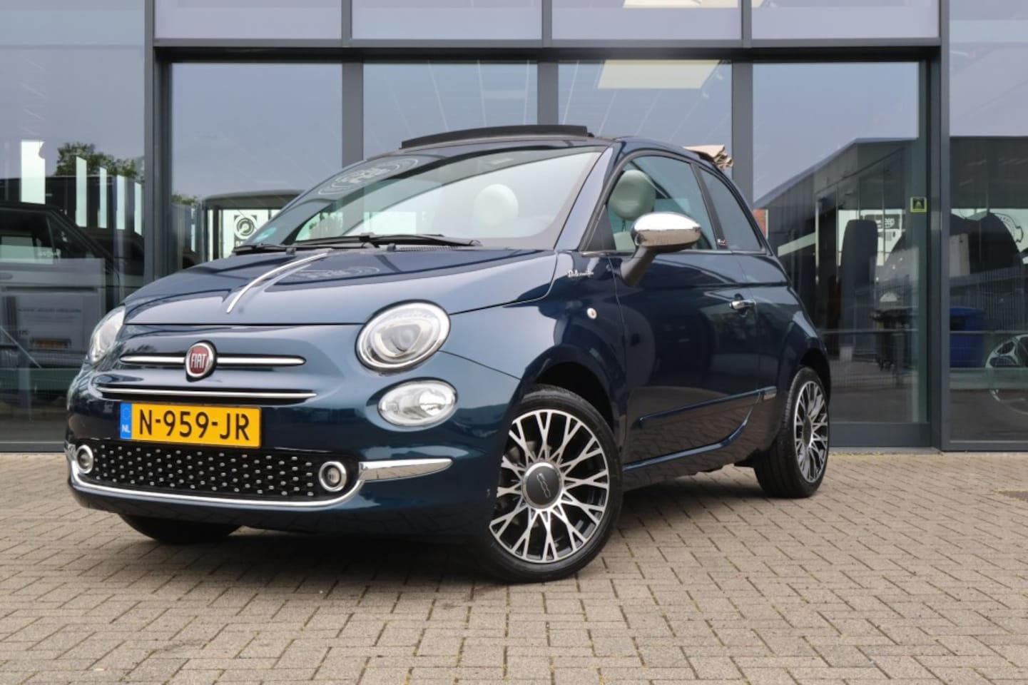 Fiat 500 - 1.0 Hybrid Dolcevita Automatische airco, Parkeersensoren, Apple carplay. - AutoWereld.nl
