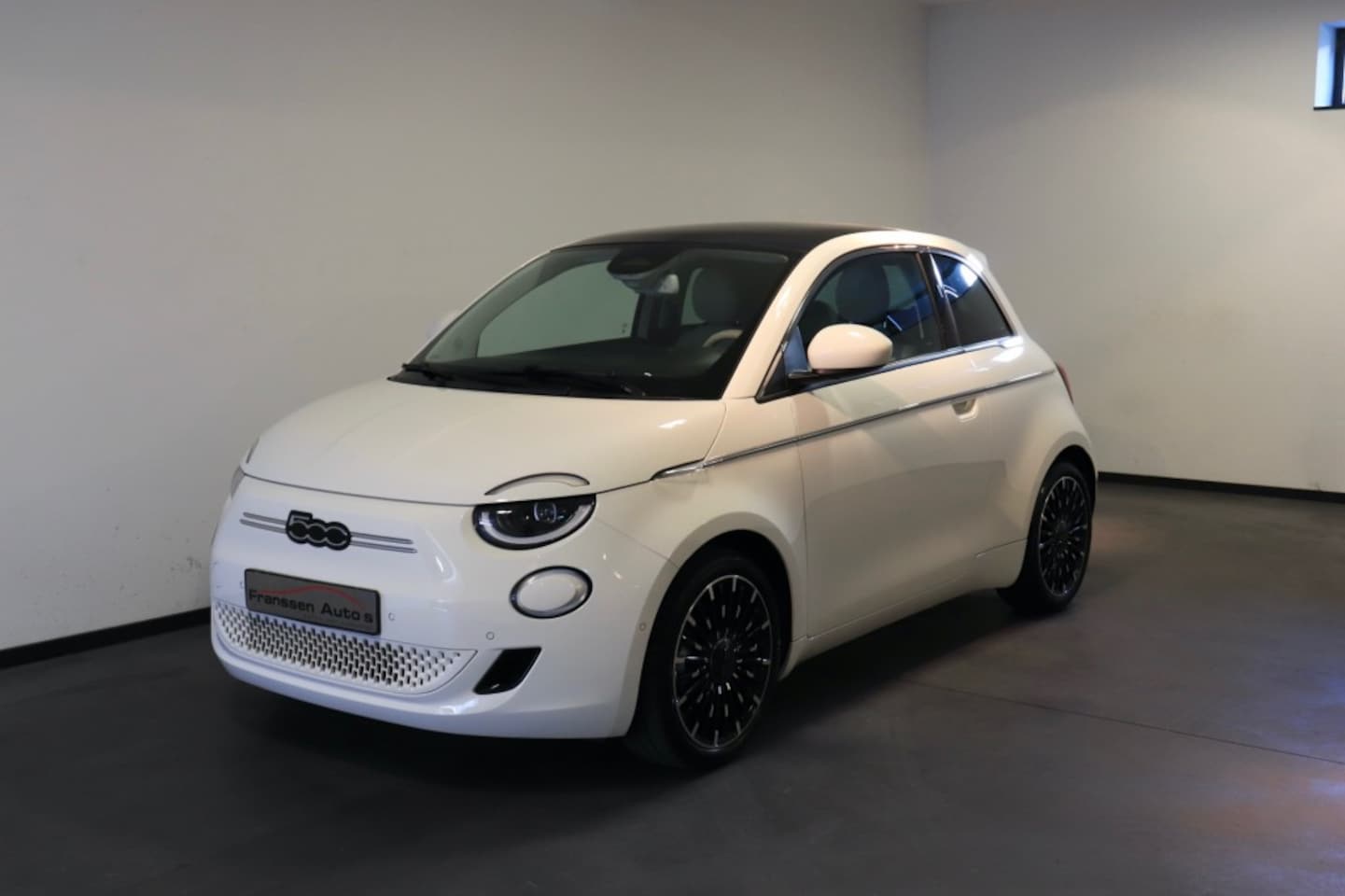 Fiat 500e - 500E La Prima, 43KW, CarPlay, Camera, Stoelverw, Navi, PDC, Cruise - AutoWereld.nl