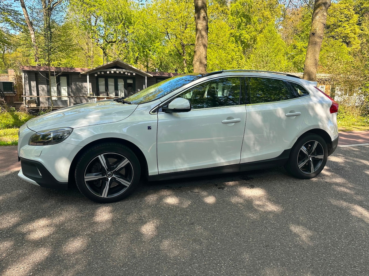 Volvo V40 Cross Country - 2.0 D3 Ocean Race AUTOMAAT PANORAMADAK PARELMOER - AutoWereld.nl