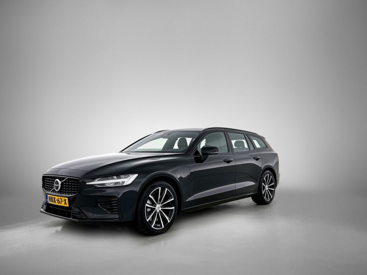 Volvo V60 - 2.0 T6 AWD Plus Dark | SOH 100% | Trekhaak | 360° Camera | Harm - AutoWereld.nl
