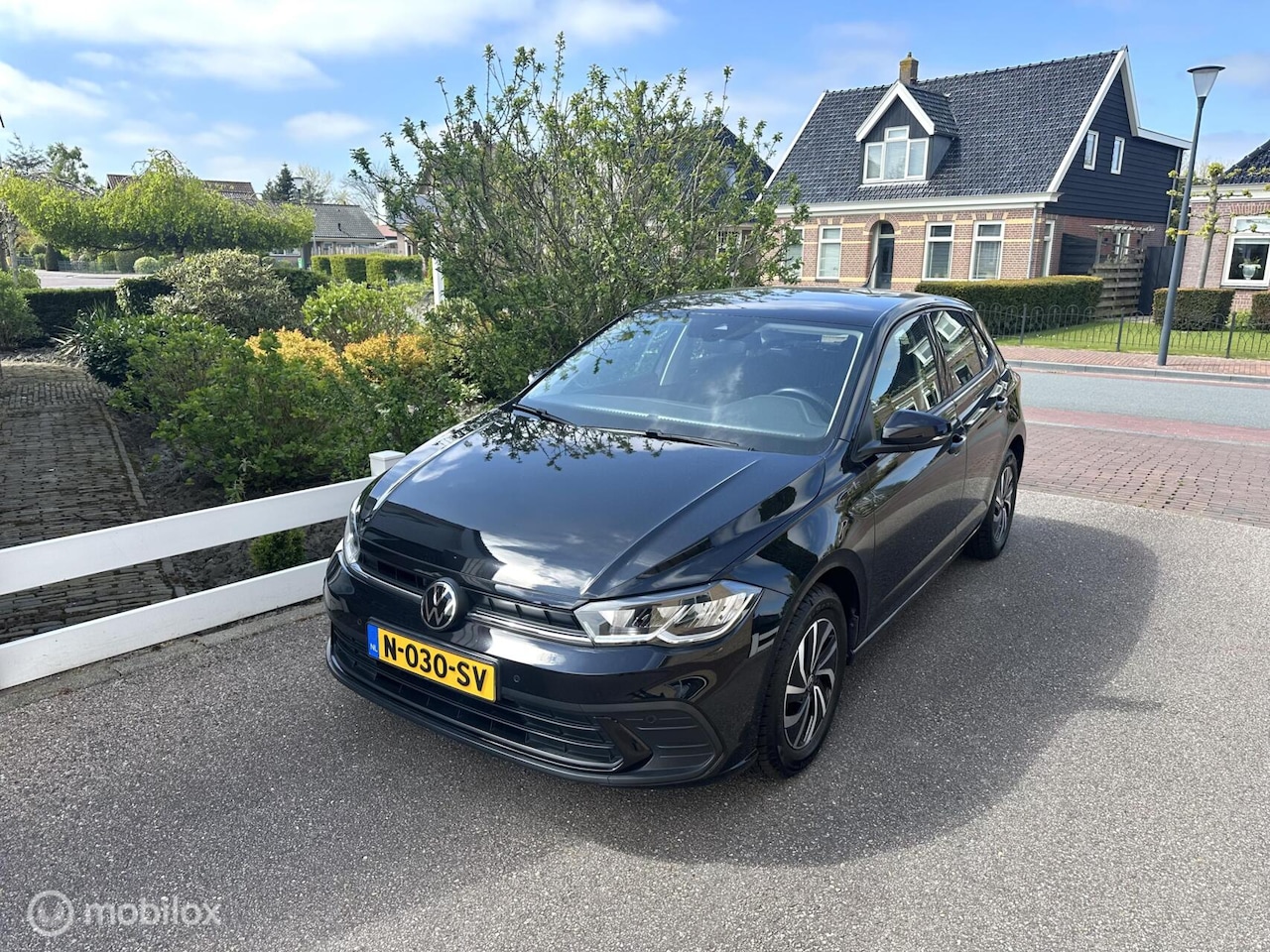 Volkswagen Polo - 1.0 TSI 95PK LIFE AIRCO ADAPTIVE CRUISE CONTROLE CARPLAY NAVIGATIE ZEER WEINIG KILOMETERS! - AutoWereld.nl