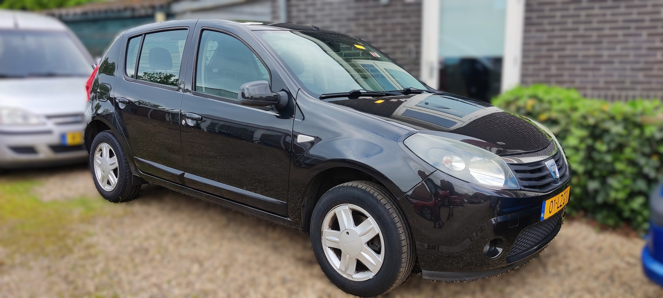 Dacia Sandero - 1.2 Blackline Trekhaak, nieuwe APK.