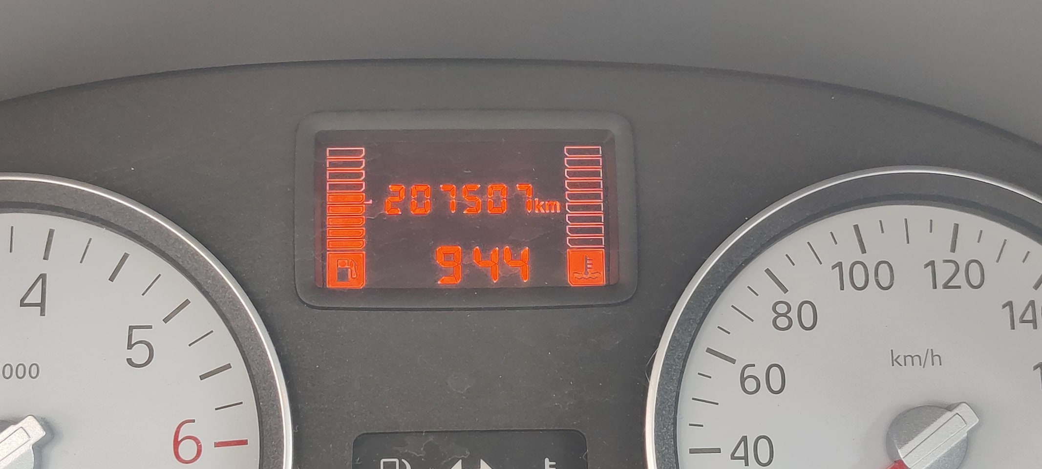 Dacia Sandero - 1.2 Blackline Trekhaak, nieuwe APK.
