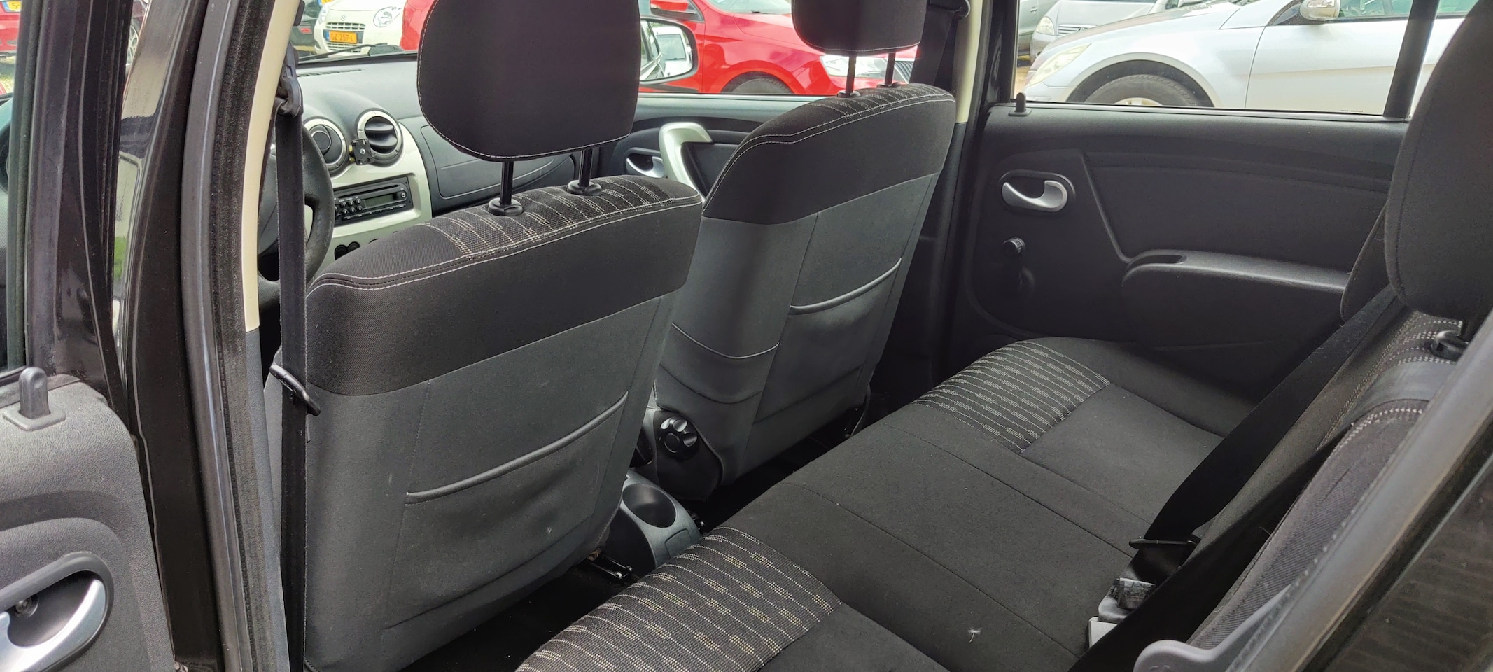 Dacia Sandero - 1.2 Blackline Trekhaak, nieuwe APK.