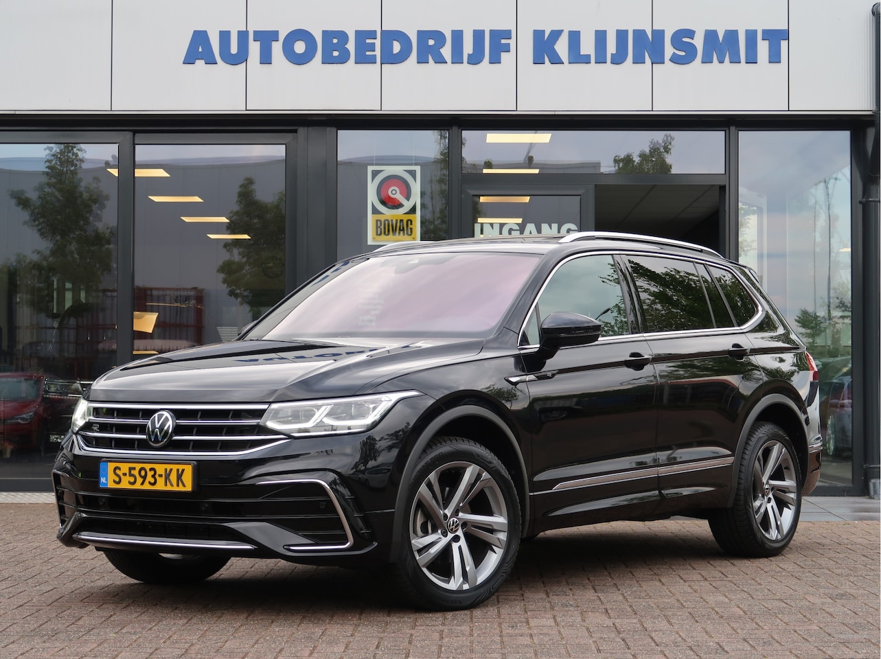 Volkswagen Tiguan Allspace - 1.5 TSI R-Line Business+ 7p. | Panoramadak | Camera | Stoel-Stuurverwarm. - AutoWereld.nl