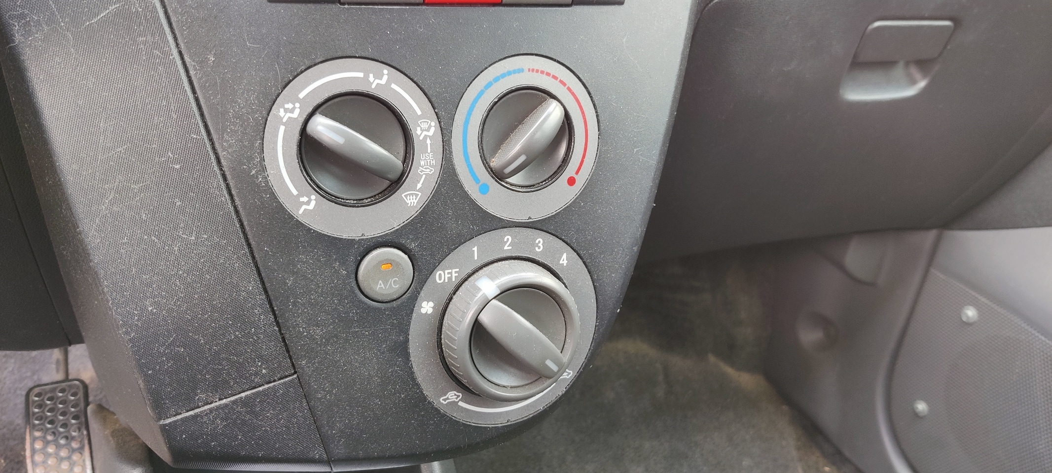Daihatsu Cuore - 1.0 Trend Afneembare trekhaak, nieuwe APK. Nieuwe achteras, beurt gehad.
