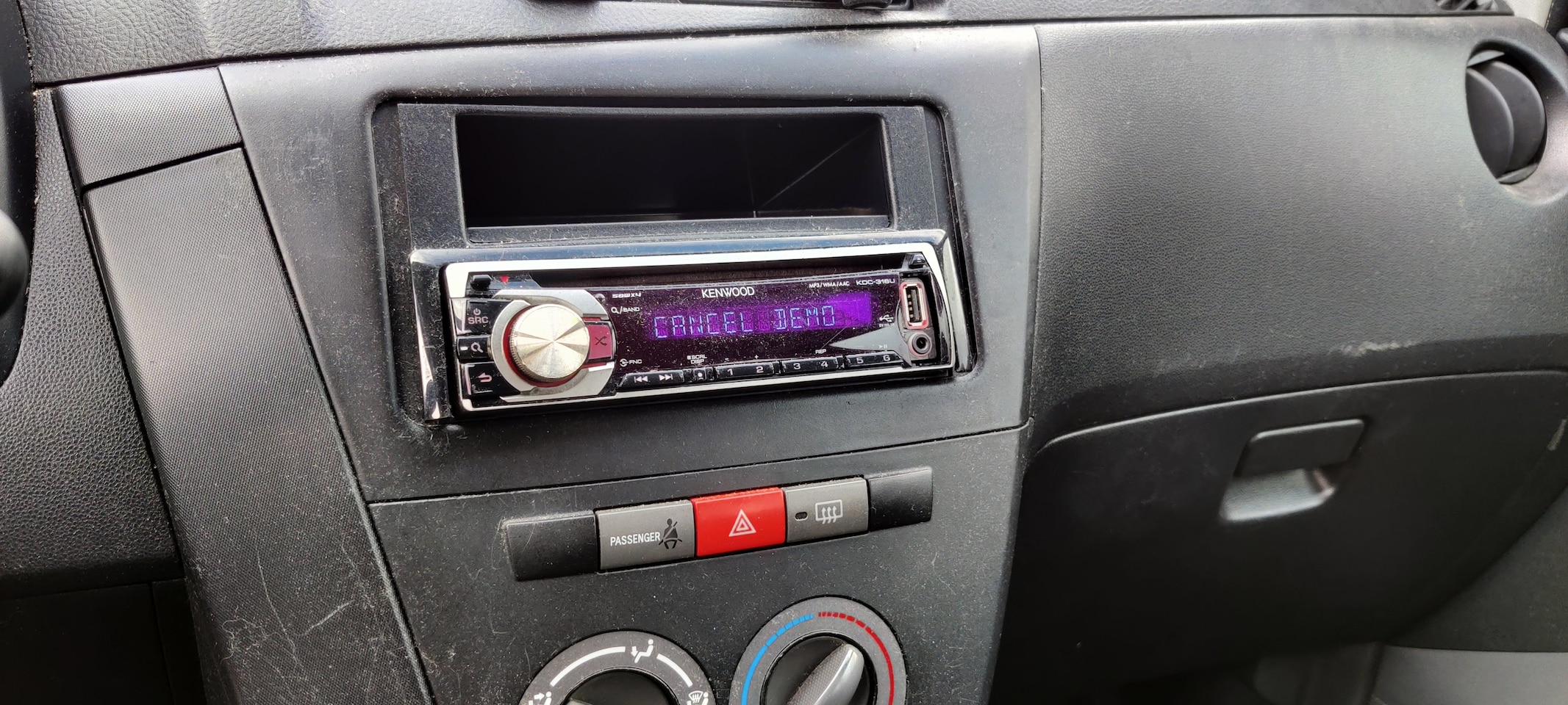 Daihatsu Cuore - 1.0 Trend Afneembare trekhaak, nieuwe APK. Nieuwe achteras, beurt gehad.