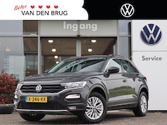 Volkswagen T-Roc - 1.5 TSI 150 pk Style | Trekhaak | Adaptive Cruise control | Navigatie | PDC | App Connect