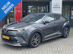 Toyota C-HR - 1.8 Hybrid EXECUTIVE TREKHAAK STOEL/STUURVERW BLIND SPOT SIDEBARS PARK-SENSOREN LED KEYLES
