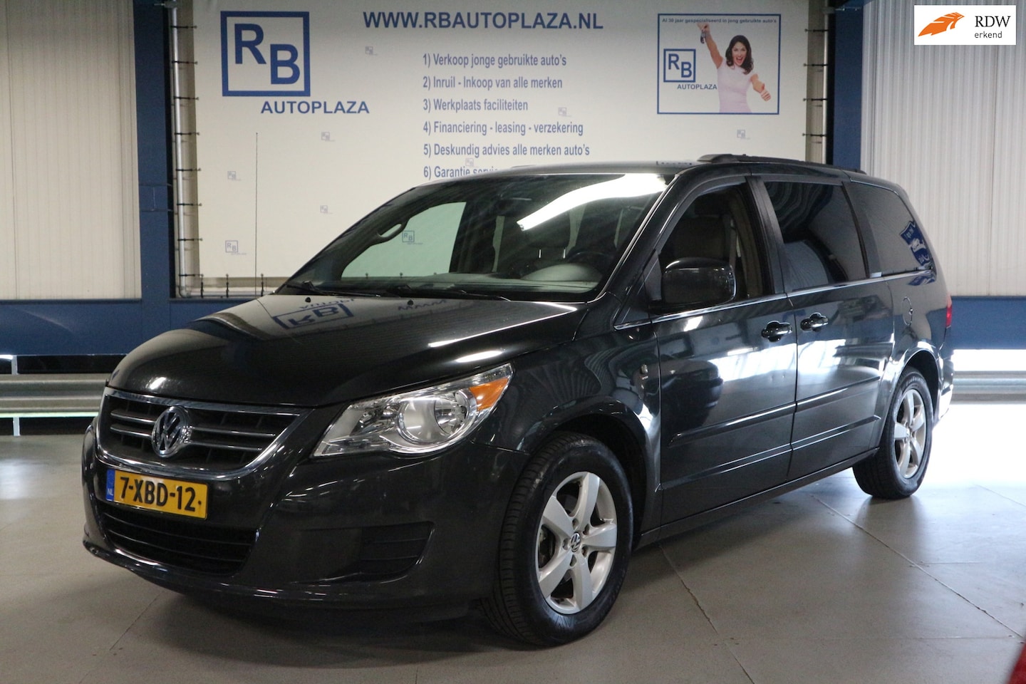 Volkswagen Routan - 3.6 V6 / 7 ZITS / FULL SERVICE HISTORIE / UNIEK ! ! ! - AutoWereld.nl