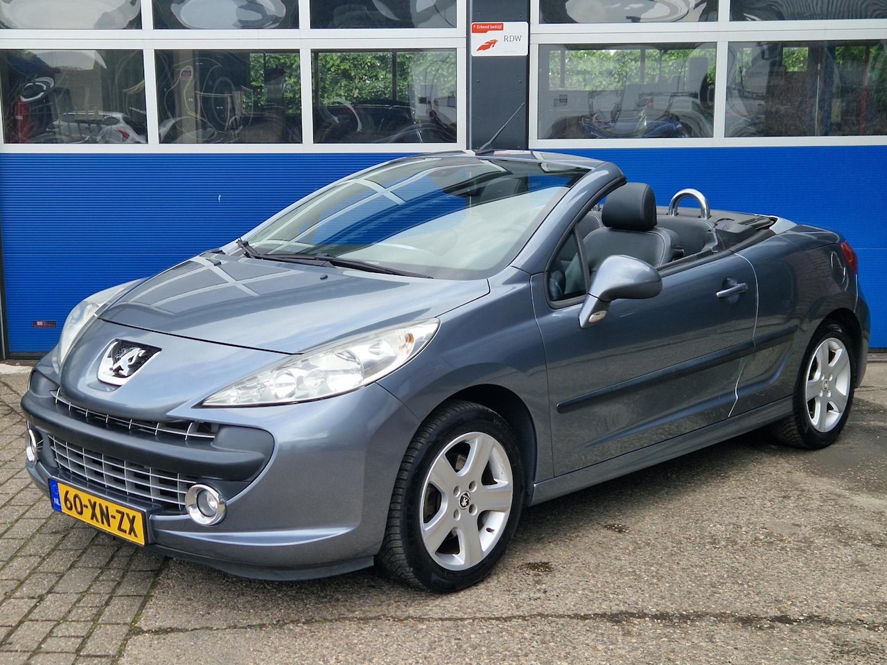 Peugeot 207 CC - 1.6 VTi / Trekhaak afneembaar / Stoelverwarming / Leder bekleding / ECC / Parkeersensor / - AutoWereld.nl