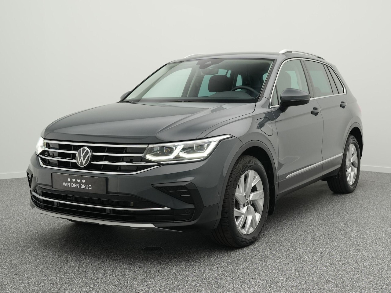 Volkswagen Tiguan - 1.4 TSI eHybrid 245 PK DSG Elegance | LED Matrix IQ | Ergo Zetels | Trekhaak | Keyless | A - AutoWereld.nl