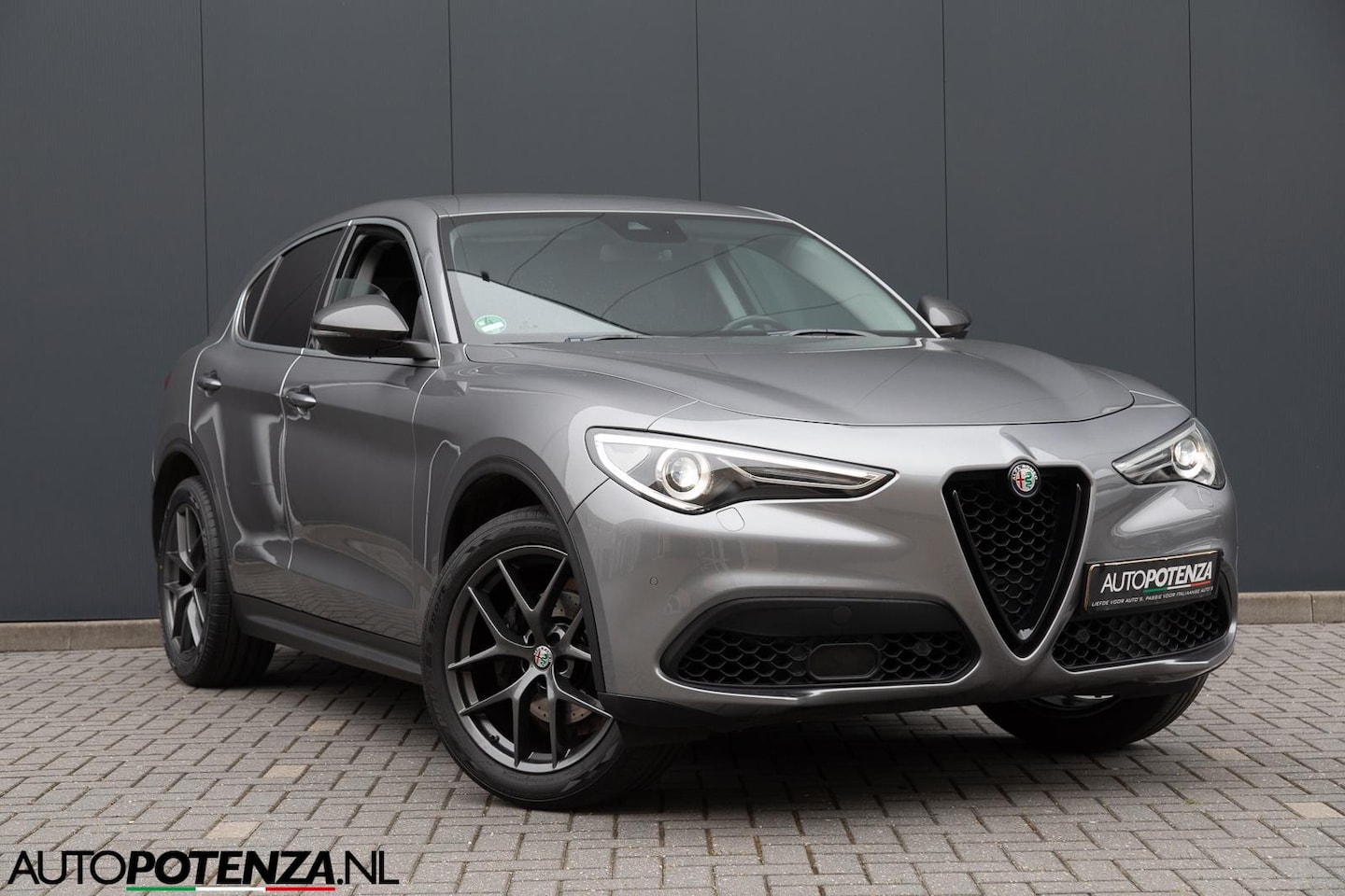 Alfa Romeo Stelvio - 2.0T 280PK AWD Super Camera Leder ACC 20" - AutoWereld.nl