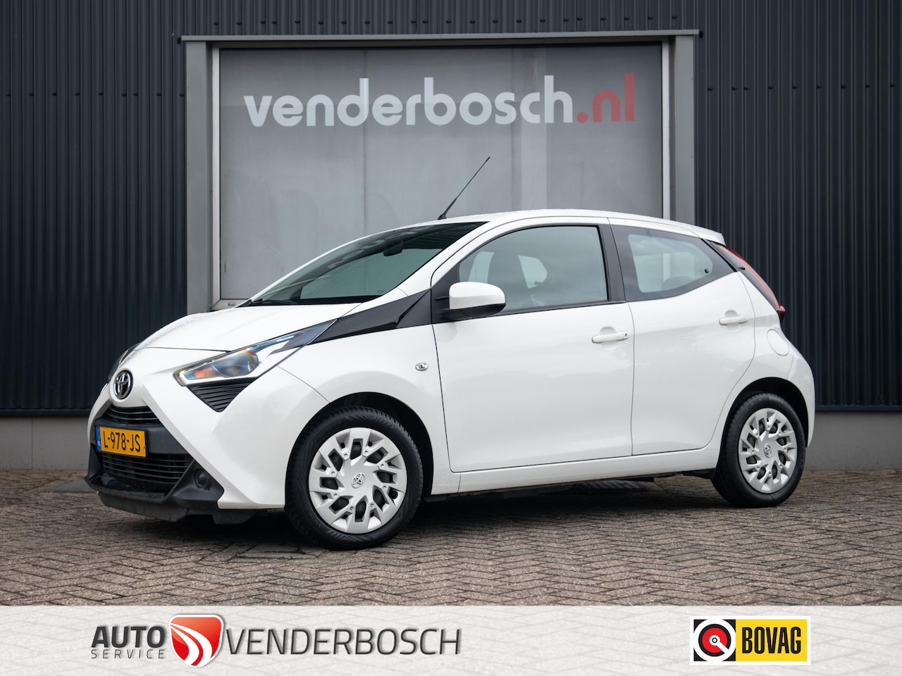 Toyota Aygo - 1.0 VVT-i x-play 72pk | Apple CarPlay | Camera | Airco - AutoWereld.nl