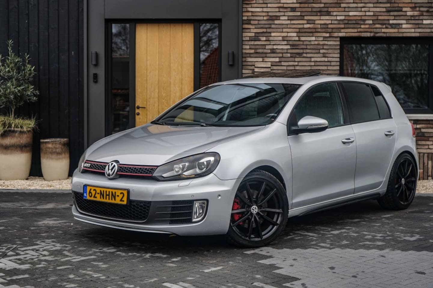 Volkswagen Golf - 2.0 GTI DSG F1 Pano/DCC/R-CAM/NL-auto - AutoWereld.nl
