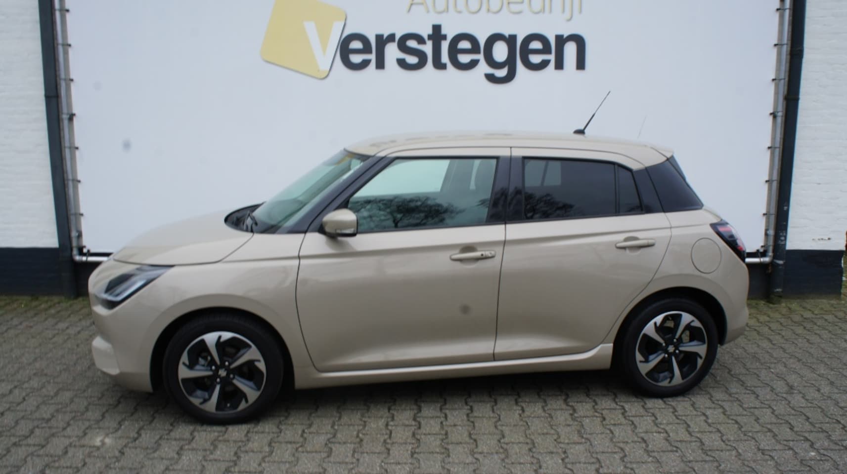 Suzuki Swift - 1.2 AUTOMAAT Style SmartHyb. - AutoWereld.nl