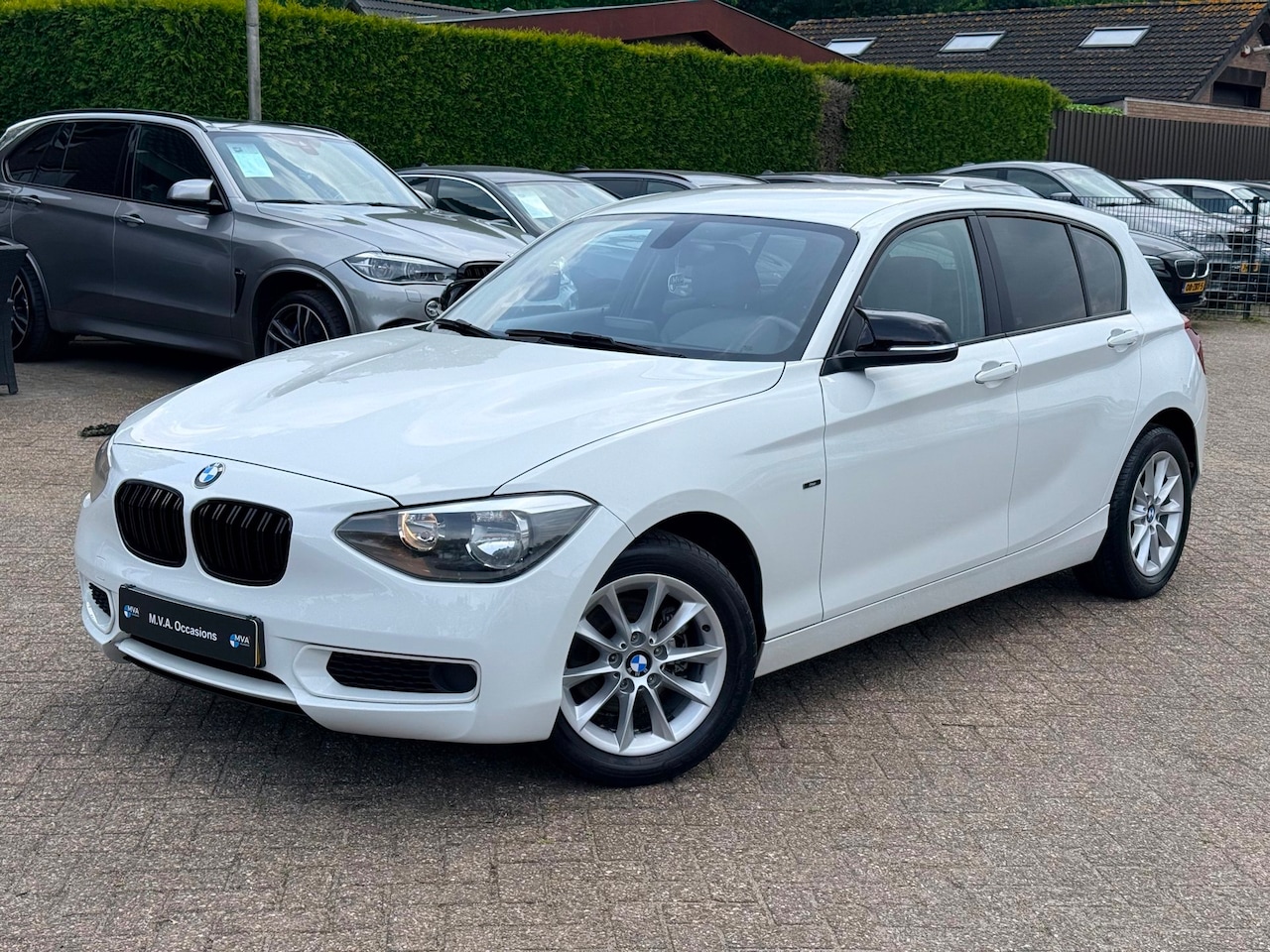 BMW 1-serie - 116i Executive|Nieuwe Ketting + Klepseals|Navigatie|Cruise control|Climate control|Half Le - AutoWereld.nl