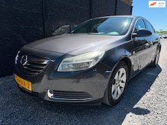 Opel Insignia - 1.8 Edition, Orgineel NL Aut, Airco, 17'' LM Velgen, Trekhaak, Nettjes onderhouden