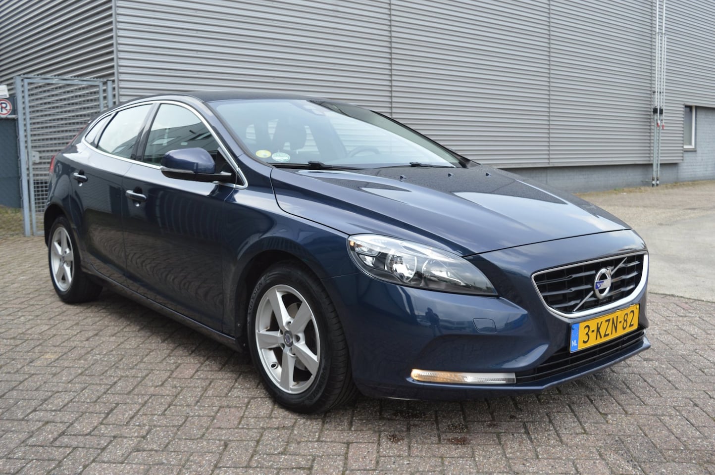 Volvo V40 - 1.6 D2 Momentum bj13 airco elec pak trekhaak - AutoWereld.nl