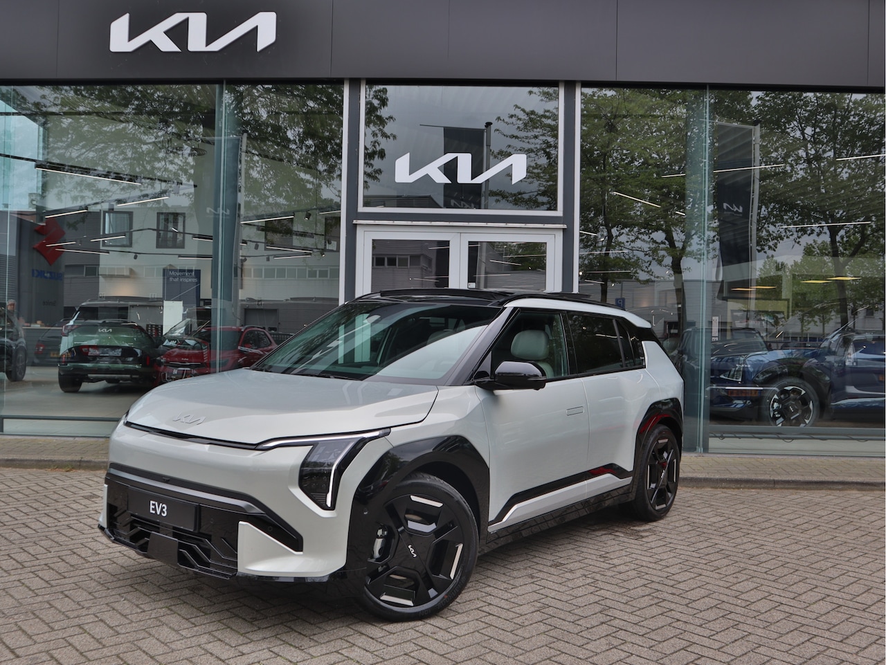 Kia EV3 - GT-PlusLine 81.4 kWh | Memory | Leder | Navigatie | Elektrisch glazen schuif-/kantel dak | - AutoWereld.nl