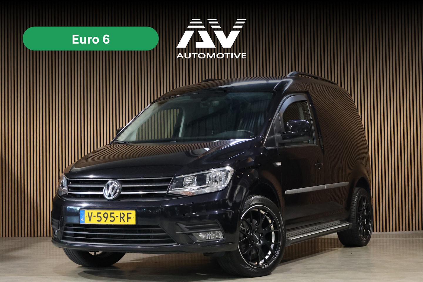 Volkswagen Caddy - 2.0 TDI Highline 185 PK | MF Stuur | Trekhaak | PDC | Airco | Elek ramen | Treeplanken | N - AutoWereld.nl