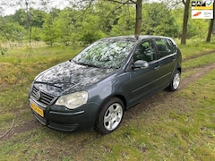 Volkswagen Polo - 1.4-16V Comfortline APK 17-04-2027