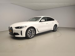 BMW i4 - Gran Coupé eDrive40 | LED | Leder | HUD | Sportstoelen | Stoelverwarming | Achteruitrijcam