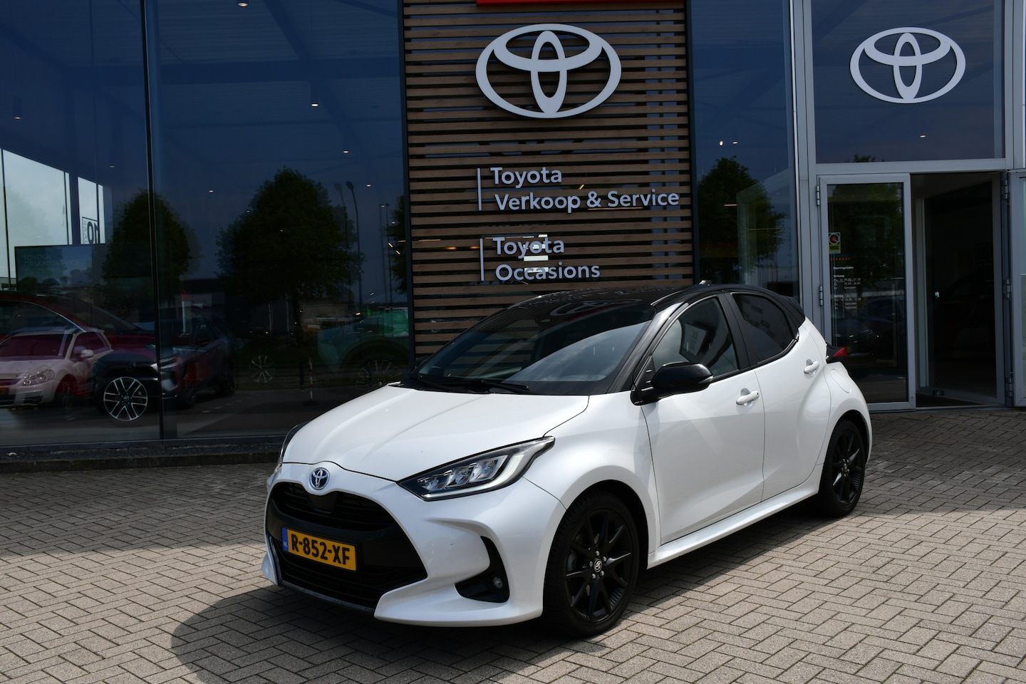 Toyota Yaris - 1.5 Hybrid Executive Limited Automaat 116pk | LED-koplampen | Stoelverwarming | Dealer-ond - AutoWereld.nl