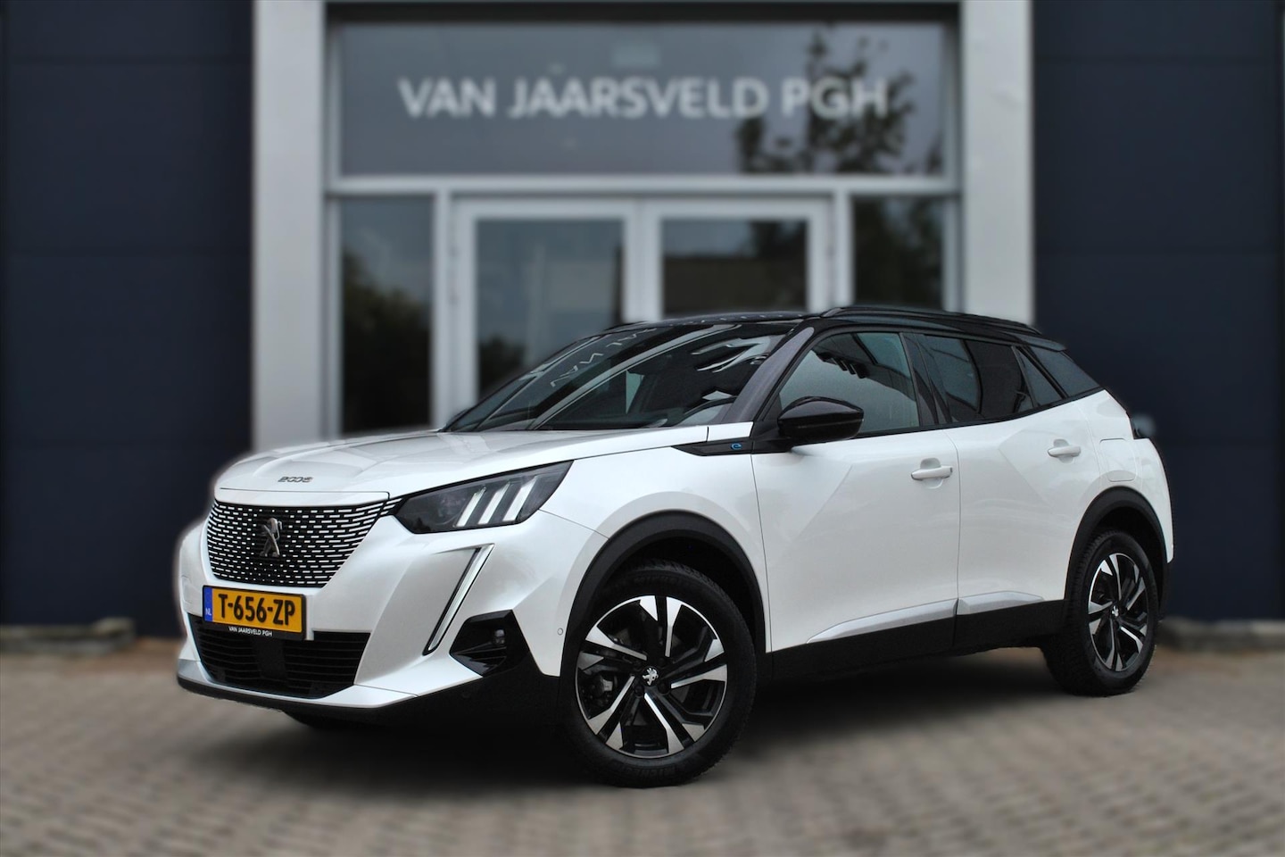 Peugeot e-2008 - GT EV 50kWh 136pk - AutoWereld.nl