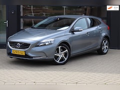 Volvo V40 - 2.0 T2 R-Design | Camera | Stoelverwarming | Cruise | Navi | Trekhaak | Clima