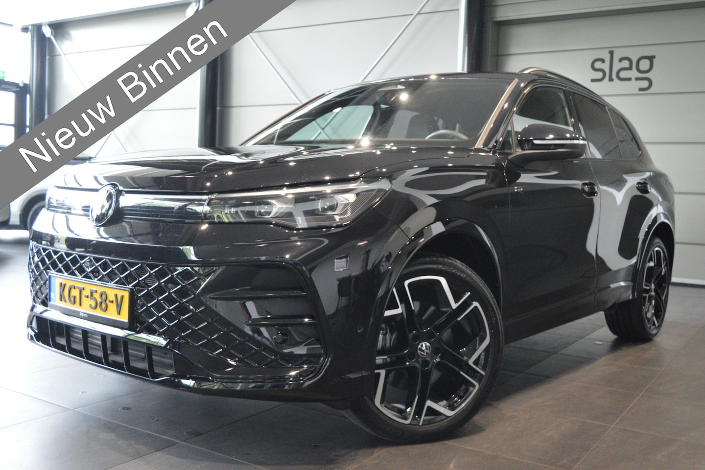 Volkswagen Tiguan - 2.0 TDI 3X R-LINE Black Style camera cruise 20 inch 150 pk !! - AutoWereld.nl