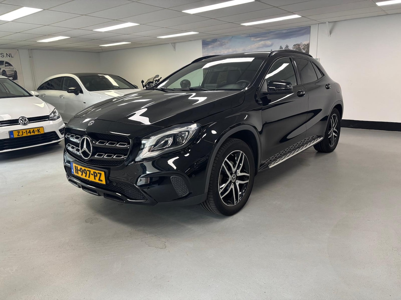 Mercedes-Benz GLA-Klasse - 180 Premium Panorama 360 camera Memory Trekhaak Leer Led - AutoWereld.nl