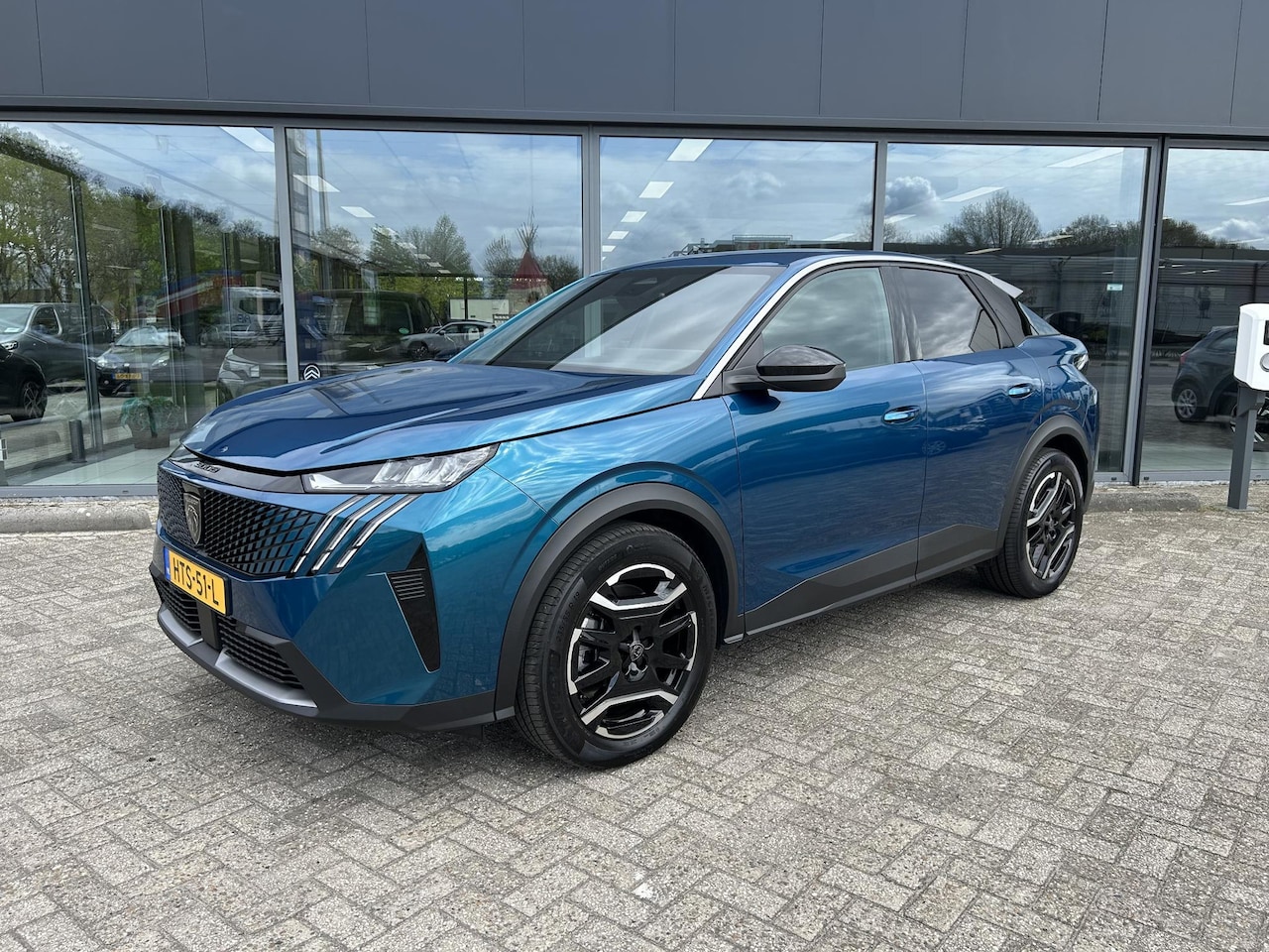 Peugeot e-3008 - Allure Avantage 210 73 kWh - AutoWereld.nl