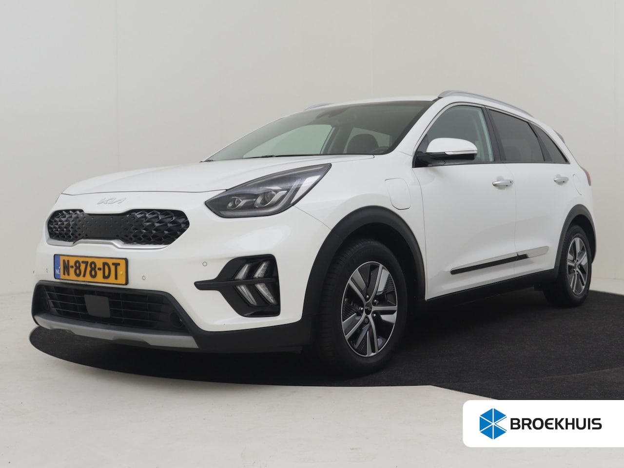 Kia Niro - 1.6 GDi PHEV DynamicPlusLine 140pk AUTO | Lederen bekleding | Achteruitrijcamera | Dodehoe - AutoWereld.nl