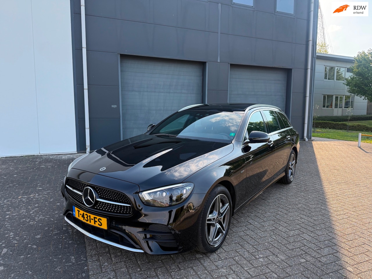 Mercedes-Benz E-klasse Estate - 300 e AMG Line 2021 Automaat/Pano - AutoWereld.nl