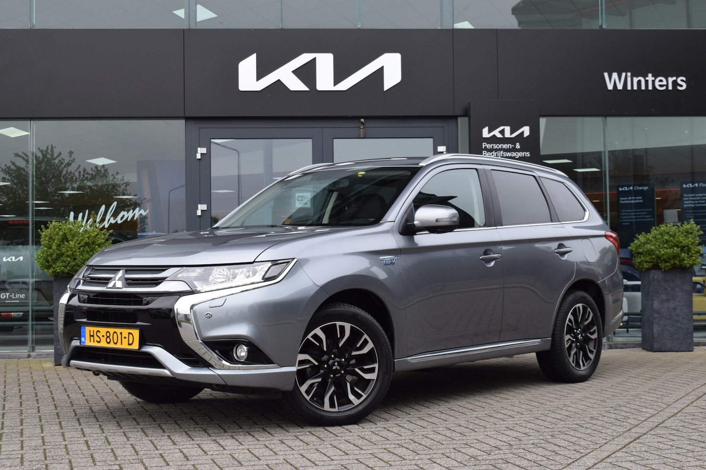 Mitsubishi Outlander - 2.0 PHEV instyle | Trekhaak | Stuur + Stoelverwarming | Navigatie | Camera | Leder | - AutoWereld.nl