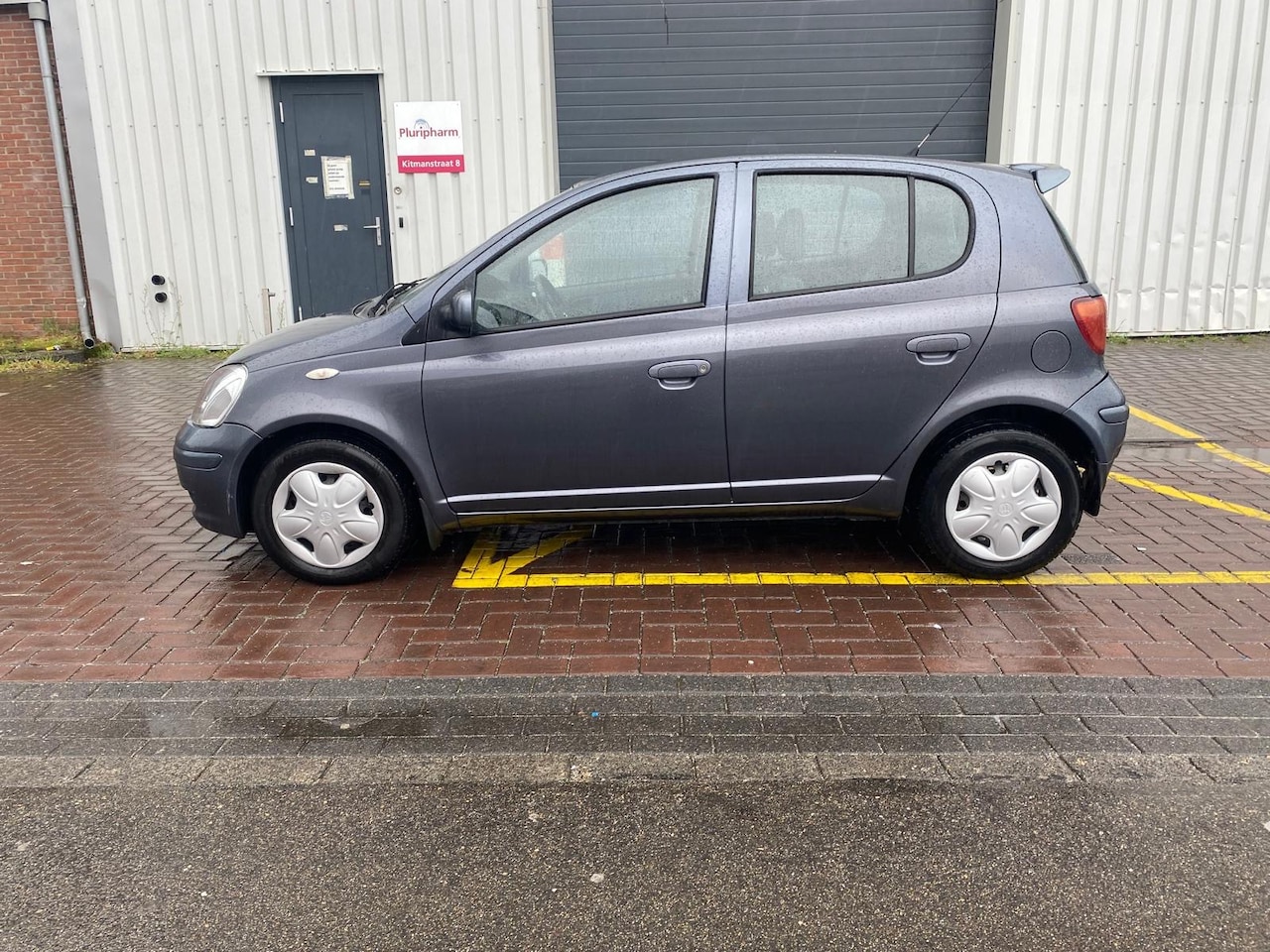 Toyota Yaris - 1.3 VVT-i Blue / Airco / Elek ramen - AutoWereld.nl