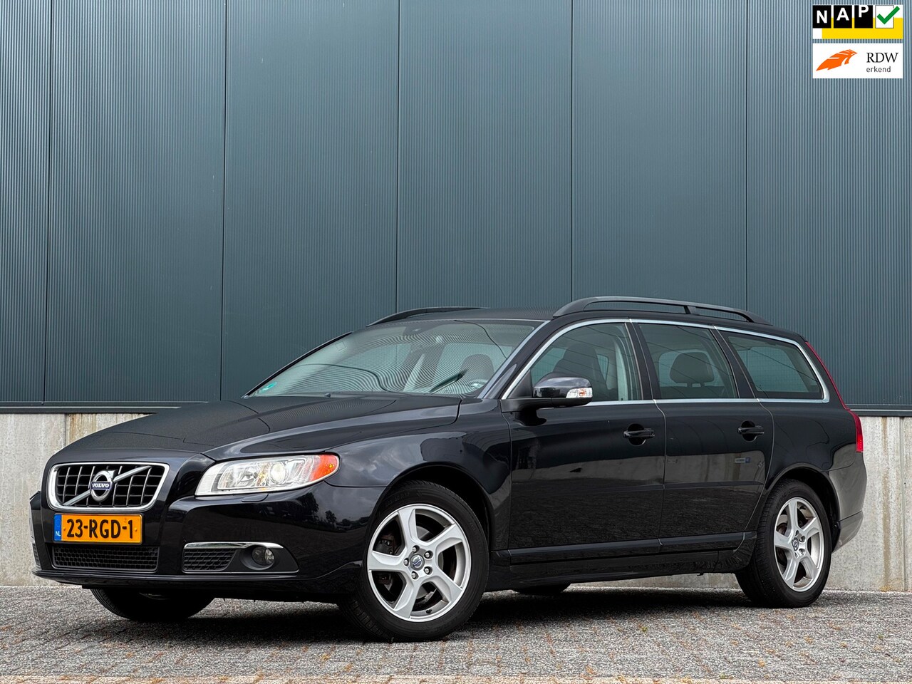 Volvo V70 - 1.6 T4 Limited Edition|XENON|NAVI|LEDER|PSENSOR|TREKHAAK - AutoWereld.nl