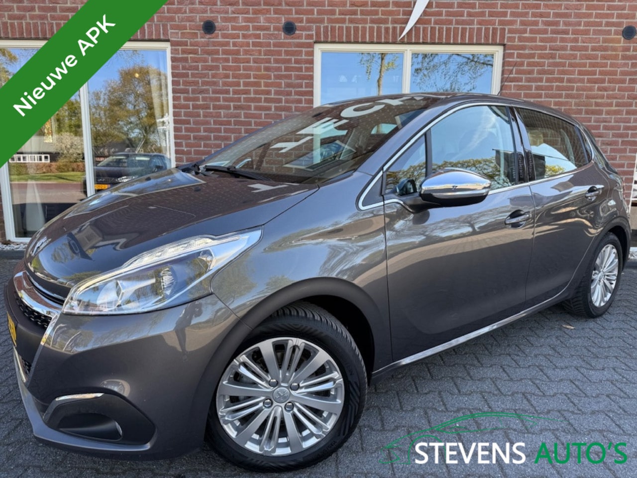 Peugeot 208 - 1.2 PureT. BL Allure NIEUWE APK / CARPLAY / ANDROID / DAB+ / NAV - AutoWereld.nl