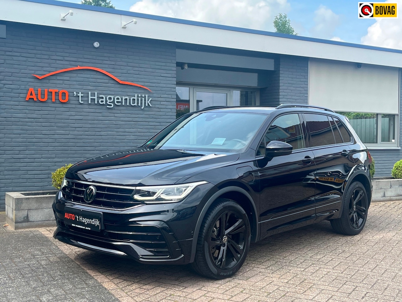 Volkswagen Tiguan - 1.4 TSI eHybrid R-Line 245PK trekh GARANTIE - AutoWereld.nl